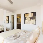 公寓 Exklusives Attic Mit Atemberaubendem Meerblick By Interhome